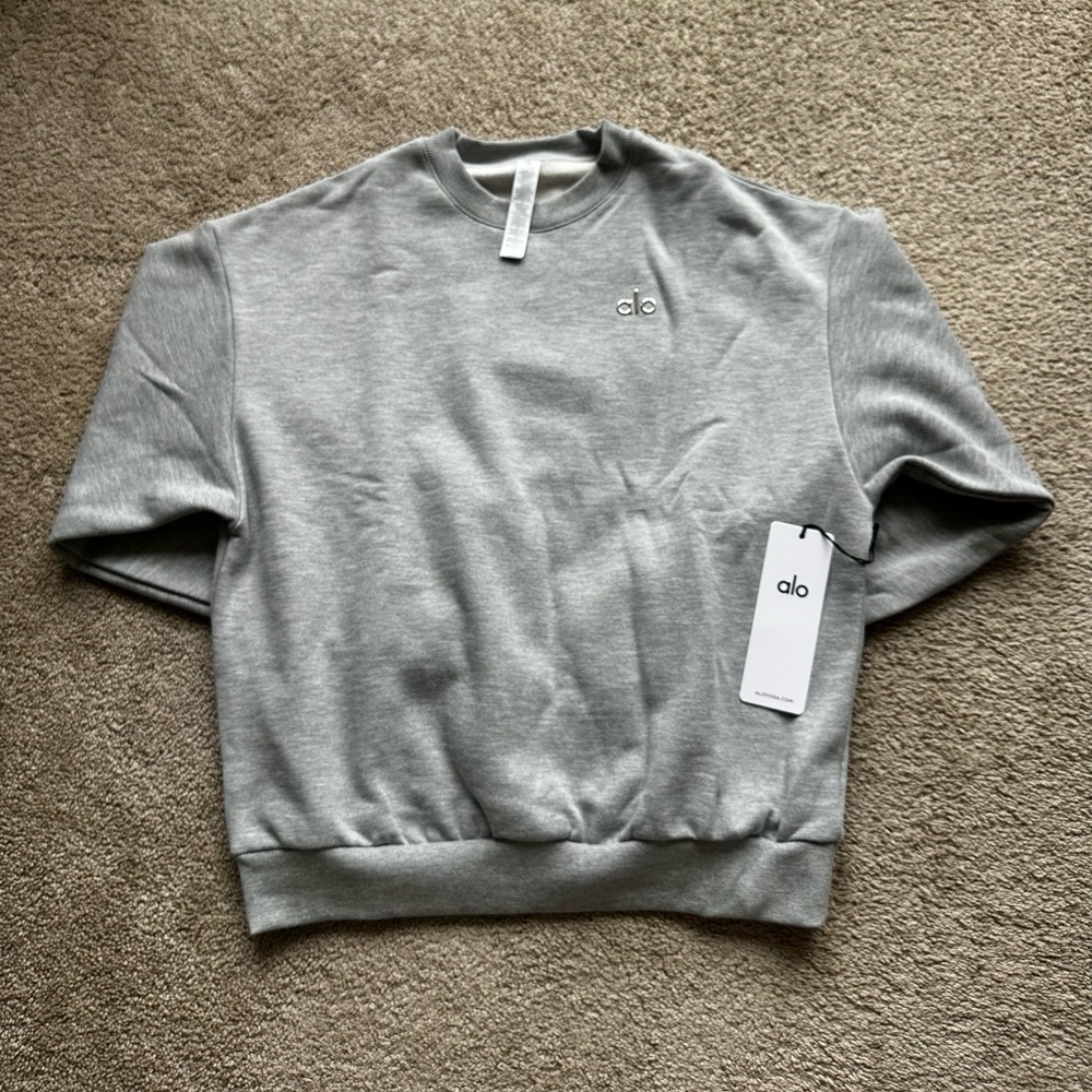 ALO Yoga Men's Light Gray Crewneck Sweater